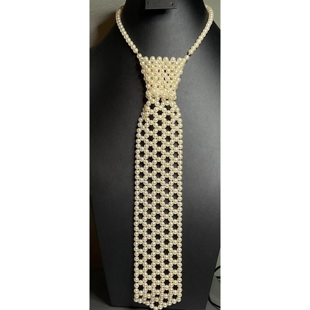 Vintage 1960s Faux Pearl Necktie 18